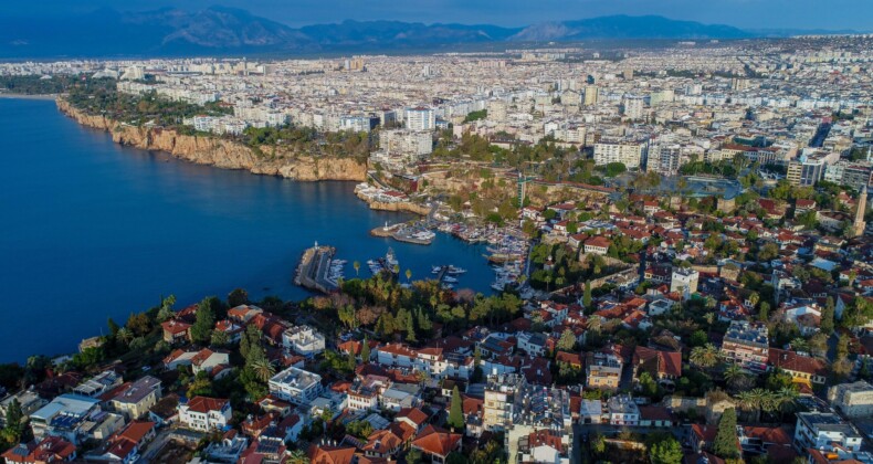 Yabancıya konut satışında sert düşüş devam ediyor